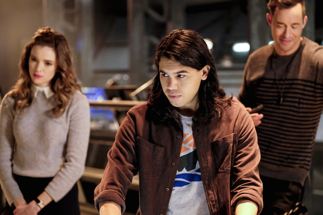 The Flash -- "The Wrath of Savitar" -- FLA315a_0025b.jpg -- Pictured (L-R): Danielle Panabaker as Caitlin Snow, Carlos Valdes as Cisco Ramon and Tom Cavanagh as Harrison Wells -- Photo: Bettina Strauss/The CW -- é 2017 The CW Network, LLC. All rights reserved.