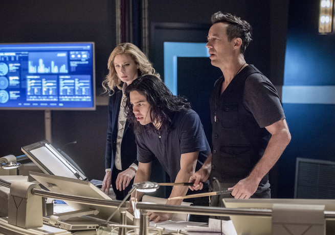 The Flash -- "Infantino Street" -- FLA322a_0411b.jpg -- Pictured (L-R): Anne Dudek as Tracy Brand, Carlos Valdes as Cisco Ramon and Tom Cavanagh as Harrison Wells -- Photo: Dean Buscher/The CW -- é 2017 The CW Network, LLC. All rights reserved.