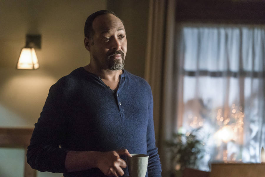 The Flash -- "Finish Line" -- FLA323b_0026b.jpg -- Pictured: Jesse L. Martin as Detective Joe West -- Photo: Katie Yu /The CW -- é 2017 The CW Network, LLC. All rights reserved.