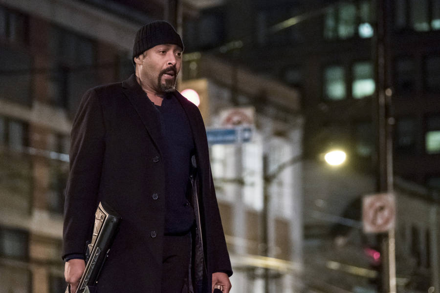 The Flash -- "Finish Line" -- FLA323a_0193b.jpg -- Pictured: Jesse L. Martin as Detective Joe West -- Photo: Katie Yu /The CW -- © 2017 The CW Network, LLC. All rights reserved.