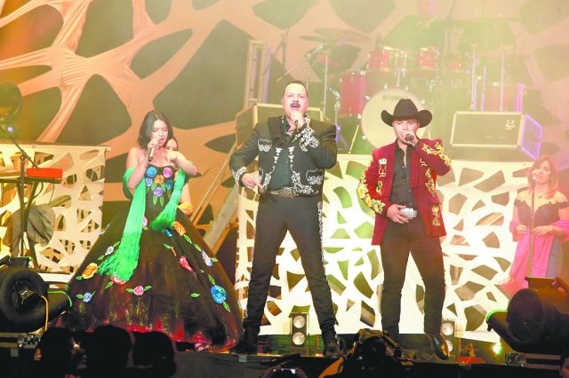 Angela Aguilar, Pepe Aguilar, Leonardo Aguilar