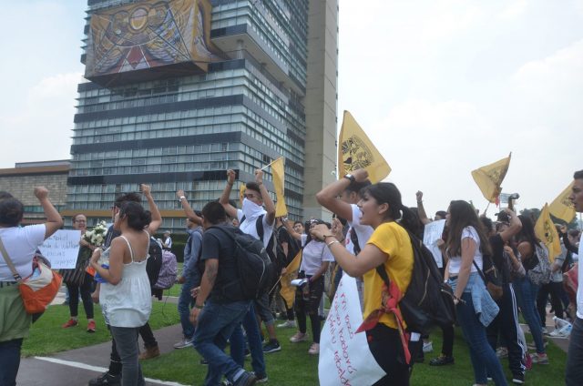 Marcha_estudiantes_CCH-2