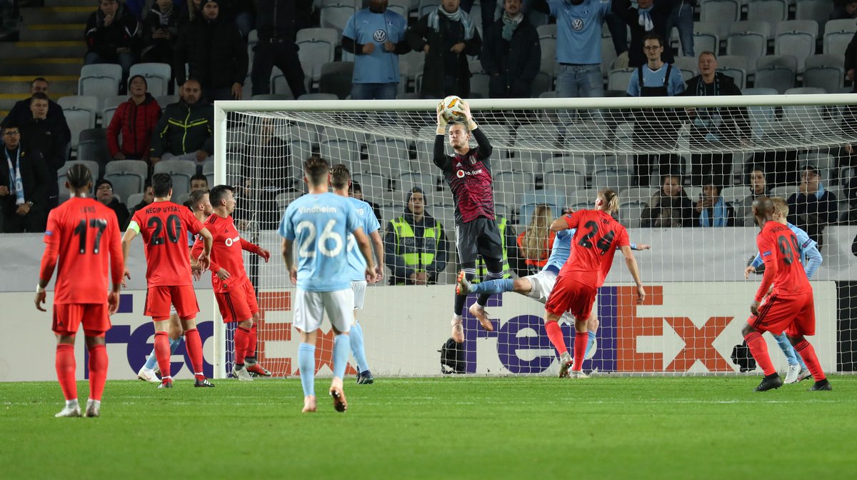 Loris Karius fails to deal with deflected cross as Malmo beat Besiktas Loris Karius fails to deal with deflected cross as Malmo beat Besiktas