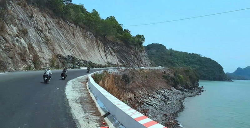 Cat-ba-coastal-road2