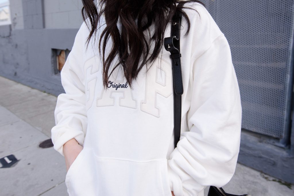 gap hoodie outfit