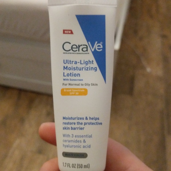 Cerave UltraLight Moisturizing Lotion SPF 30 1Source