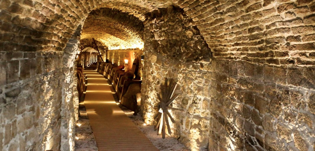 Se encuentran 2 cámaras secretas bajo el Zócalo de Puebla.