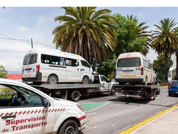 Por prestar servicio de transporte irregular, SMT y SSP detienen a cinco unidades.