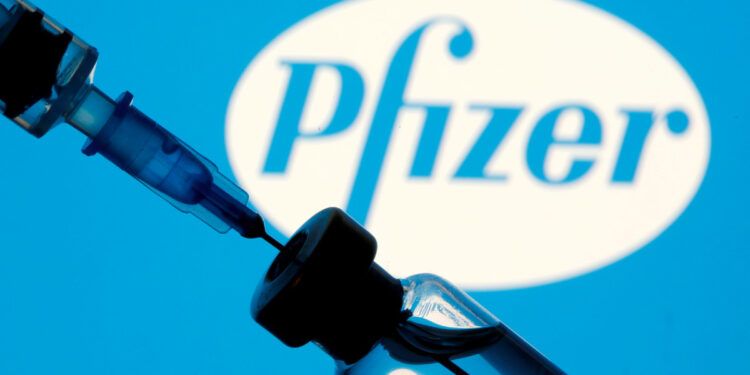 Pfizer es la primer vacuna autorizada para adolescentes entre 12 y 18 años en México