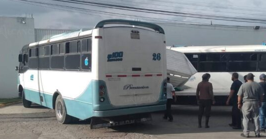 Conductor en estado de ebriedad causa doble accidente en Amozoc.
