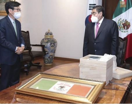 MBH se reunió con el embajador de Corea del Sur en México, Suh Jeong-In