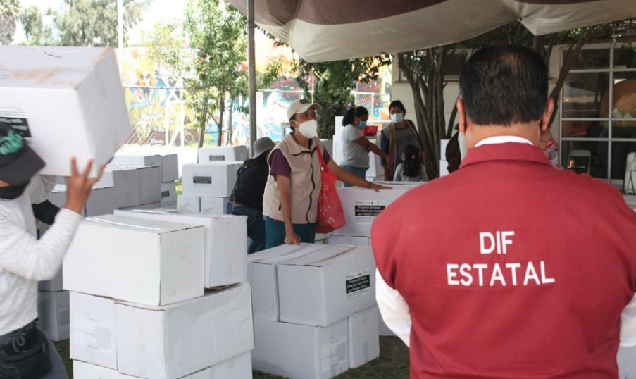 DIF Amozoc hace entrega de apoyos para personas con Cáncer.