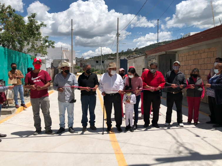 Hacen entrega de calles pavimentadas en #Amozoc.