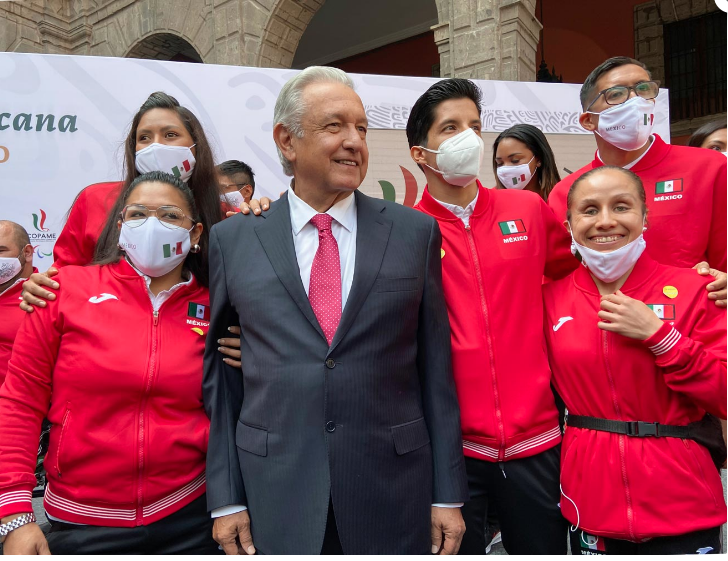 Presidente abandera a delegación mexicana participante en los XVI Juegos Paralímpicos de Tokio 2020