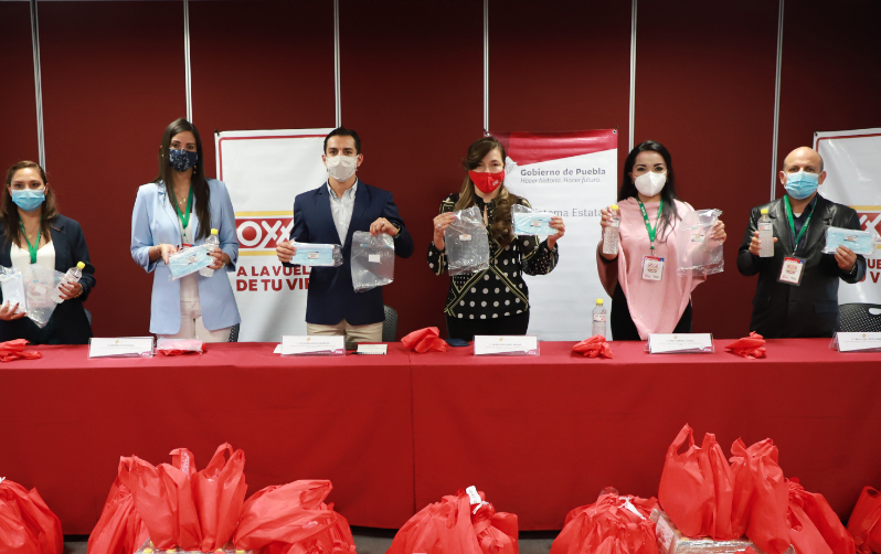 Dona cadena OXXO “Kits Anticovid” para “Casa del Abue” y albergue “Vida Digna”