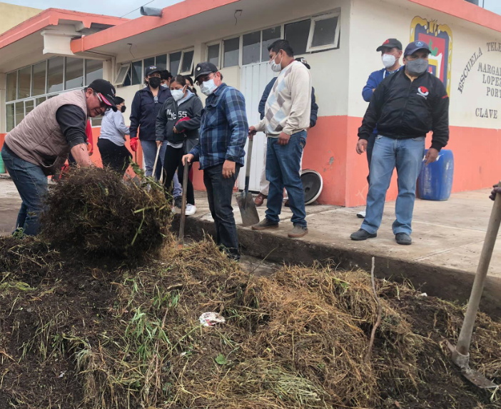 Ayuntamiento de Amozoc realiza trabajos de limpieza en escuelas.