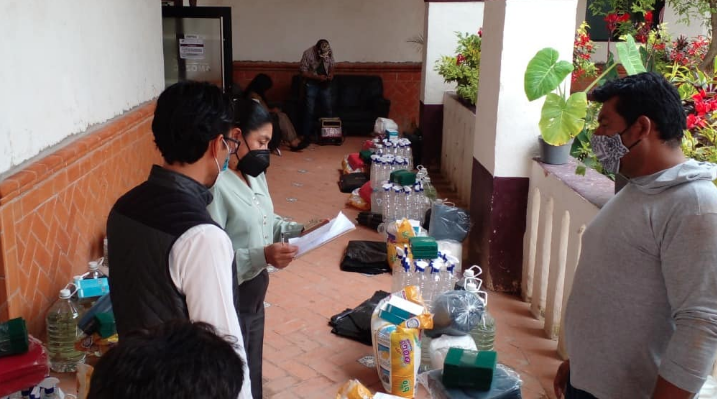 Ayuntamiento de Amozoc entrega apoyo sanitario a  escuelas.