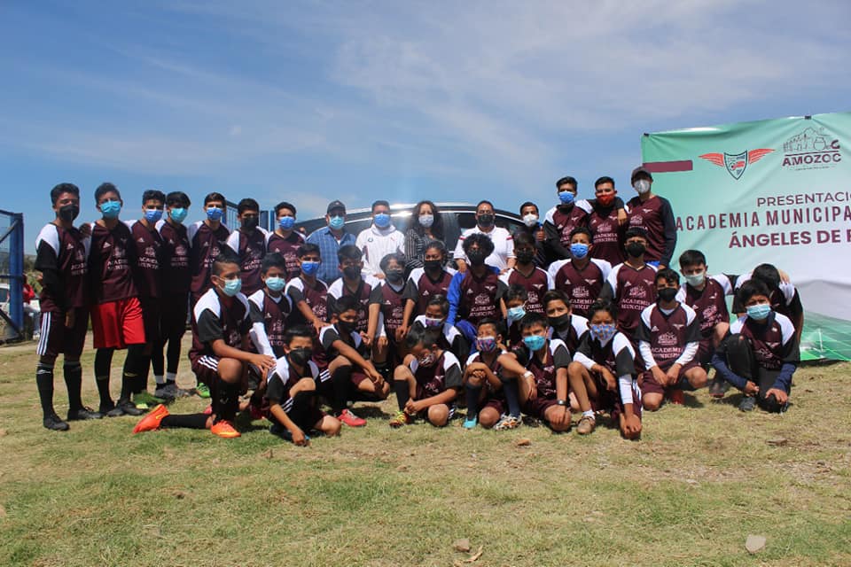 Presenta Mario de la Rosa Academia  Municipal de Fútbol Ángeles en #Amozoc.