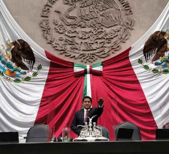 Toma protesta diputado federal representante del Distrito 07.