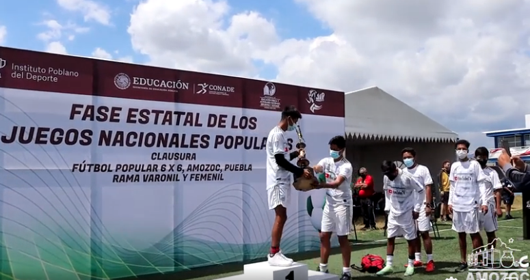 Entrega Mario de la Rosa premios a ganadores de la Fase Estatal de Juegos Nacionales Populares.