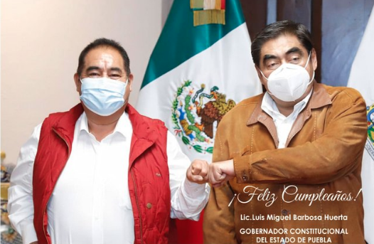 Felicita Mario de La Rosa al gobernador Barbosa con motivo de su cumpleaños.