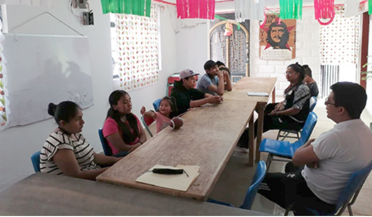 Movimiento Antorchista da clases gratuitas de regularización en Amozoc.