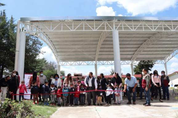 Mario de la Rosa entrega techado en Jardín de niños