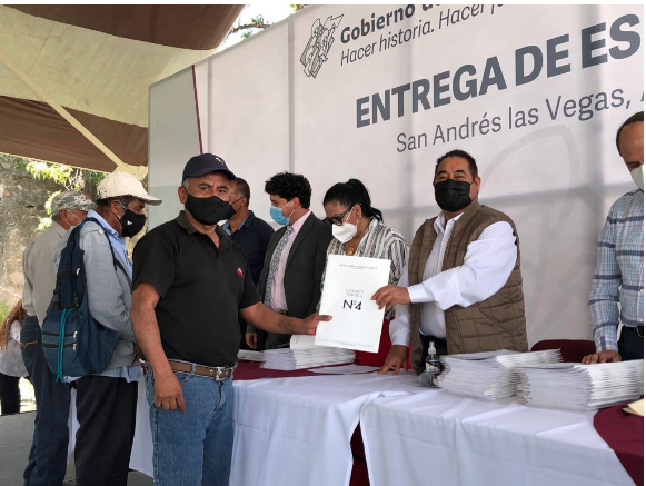 Continuan entregando escrituras en San Andrés las Vegas en Amozoc