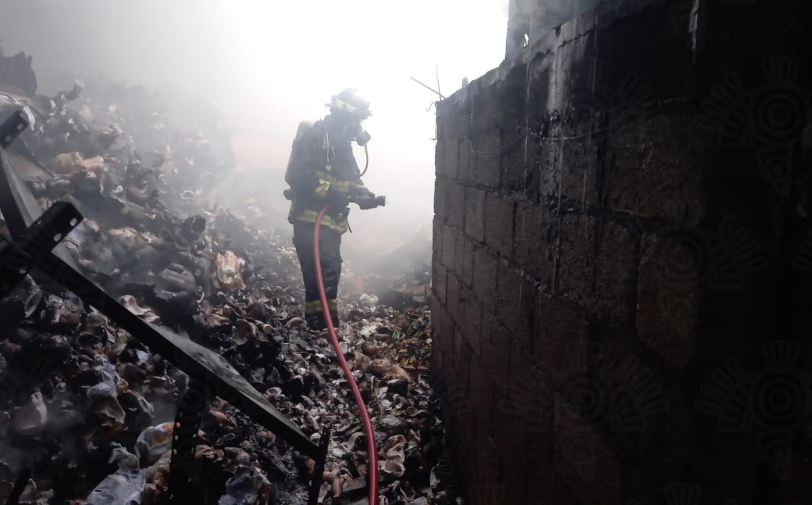 Se incendia taller de juguetes en Amozoc.