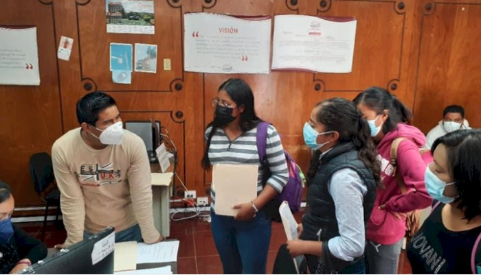 Movimiento Antorchista acude a presidencia municipal para ver avance de obras.