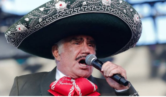 El estado de salud de Vicente Fernández es grave, informaron familiares y médico.