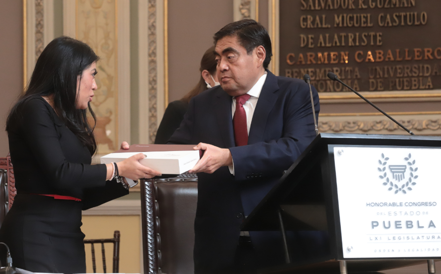 El gobernador Miguel Barbosa Huerta entregó al Congreso del Estado su 3er Informe de Gobierno
