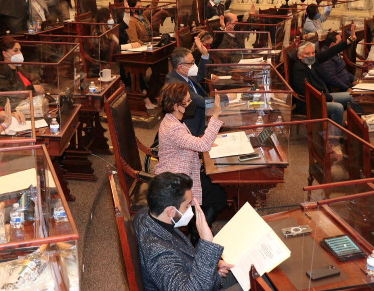 Exhibe comité de Morena Amozoc a Mónica Silva por votar a favor de cobro de DAP.