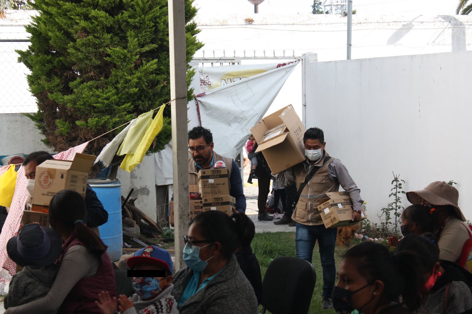 DIF Estatal y DIF Municipal juguetes de "Día de Reyes" a infantes de Amozoc.