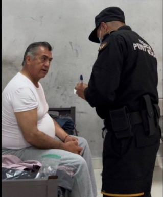 "El Bronco" vinculado a proceso por delitos electorales.