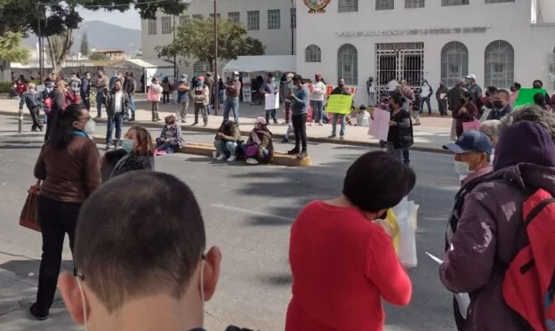 Bloquean la Amozoc-Nautla por desaparición de niña de 15 años