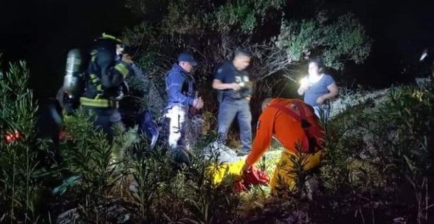 Cae auto en barranca de Amozoc
