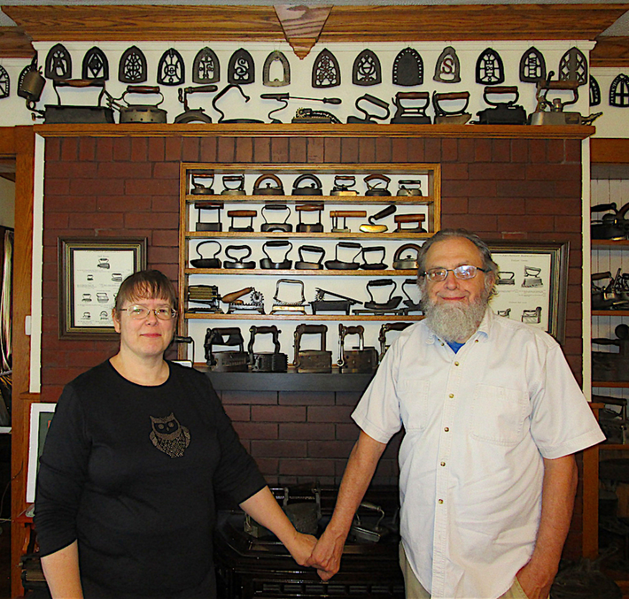 Coleccionistas de Estados Unidos subasta planchas artesanales  de Amozoc.