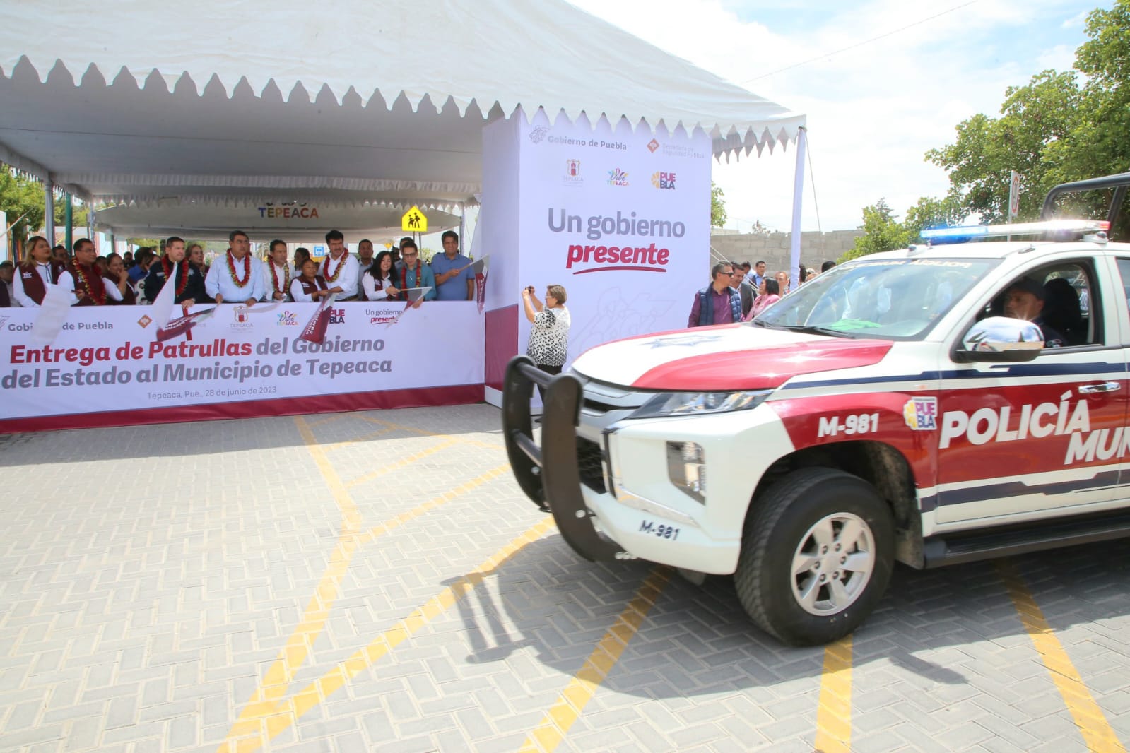 Entrega Sergio Salomón 5 patrullas a municipio de Tepeaca