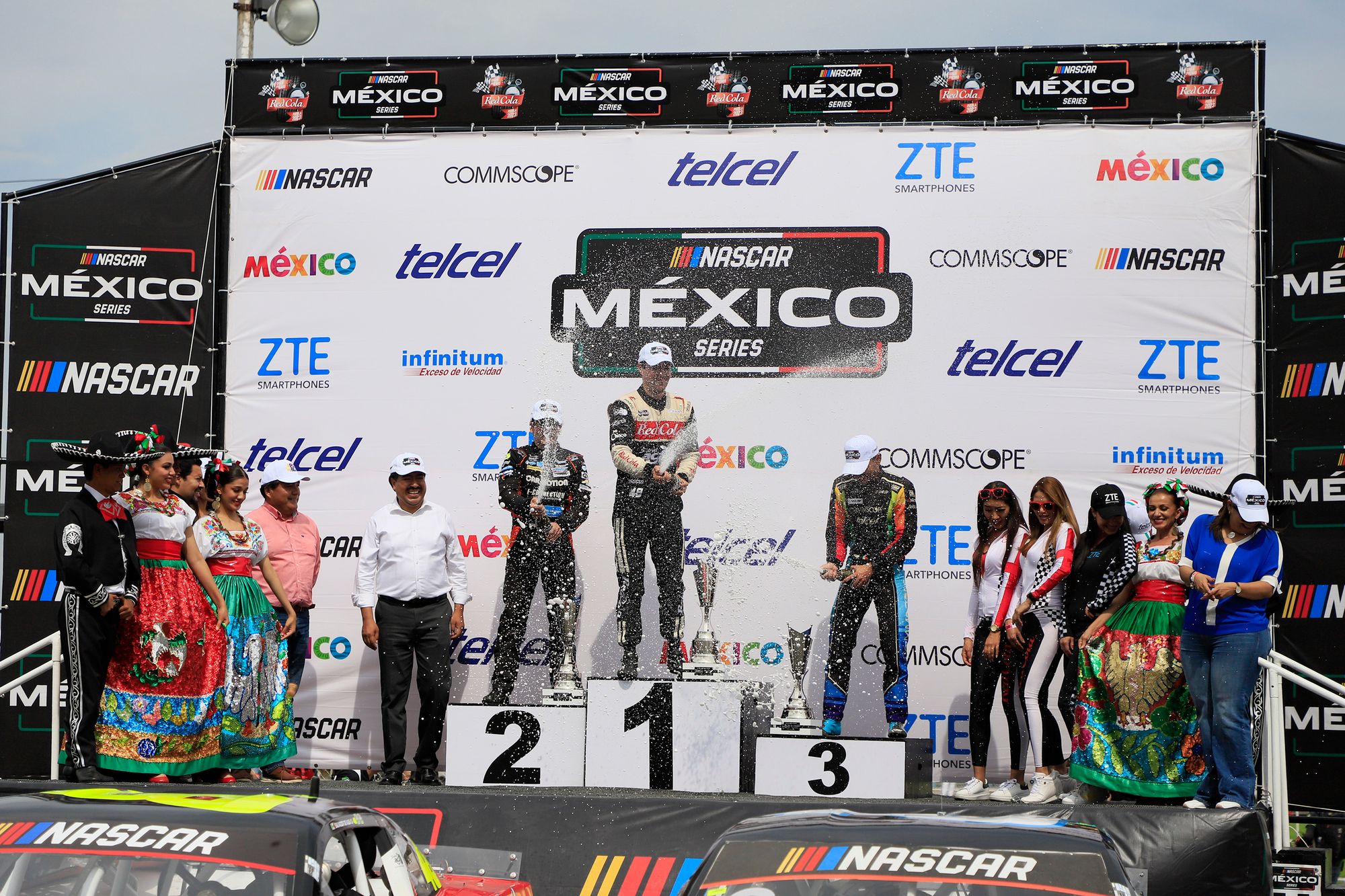 Salvador de Alba se lleva el premio Nascar Series en Amozoc