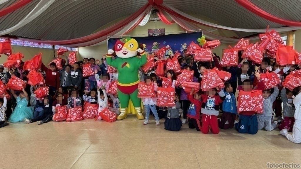 Bodega Aurrera realizó donación de juguetes a niños en Amozoc,Puebla.