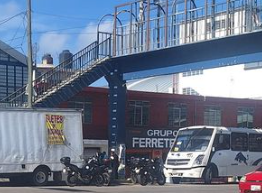 Delincuente golpea a pasajero que se negó a entregar sus pertenencias en autobús de Amozoc