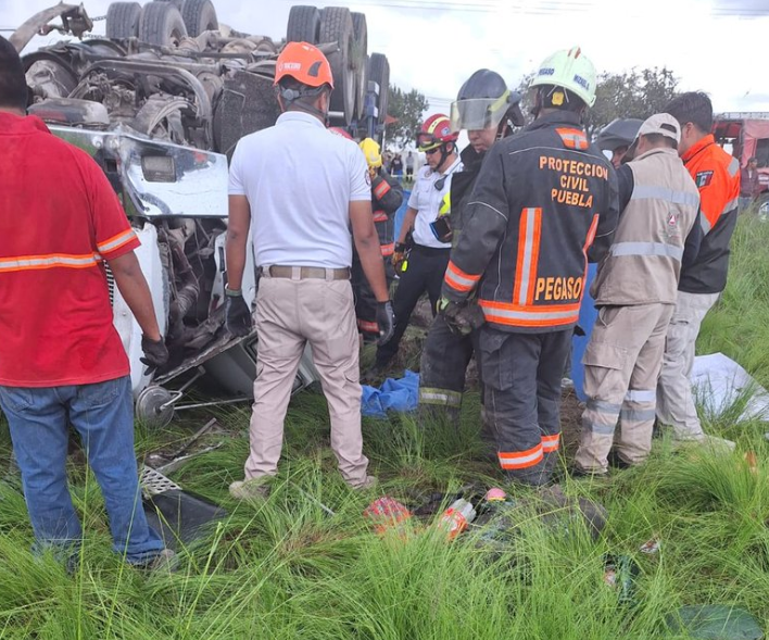 Accidente vial sobre la carretera Amozoc-Oriental deja un saldo de 7 heridos y un fallecido