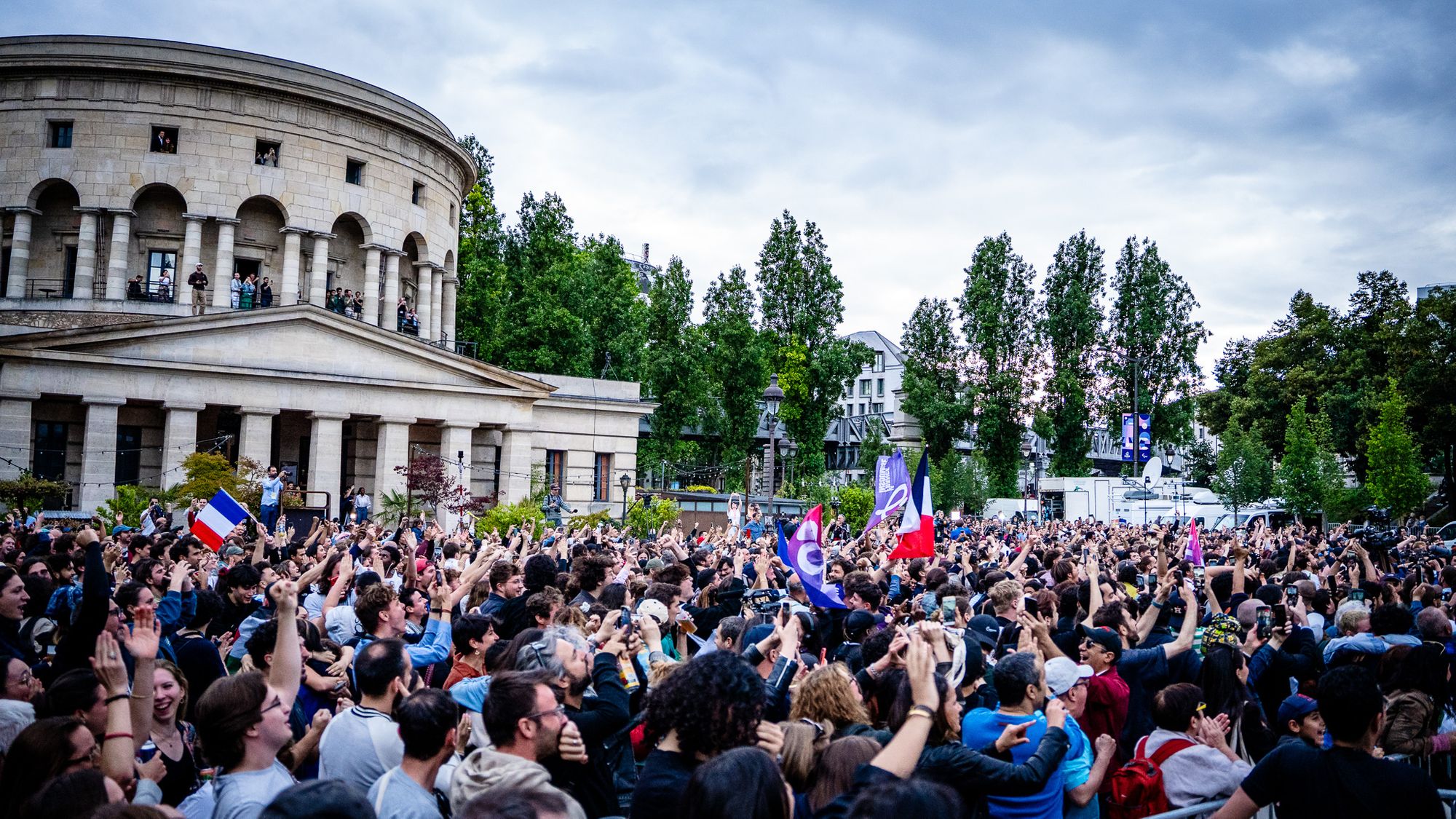 Izquierda francesa celebra sorpresiva victoria gracias a nuevo pacto electoral