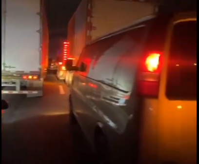 Balacera entre Guardia Nacional y Presuntos Ladrones de Tráileres en Autopista México-Puebla cerca de la caseta de Amozoc.