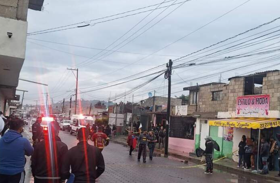 Cuatro personas atacadas a balazos en autolavado de Amozoc.