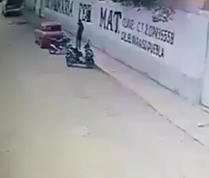 Delincuente se apodera de una motocicleta en menos de un minuto