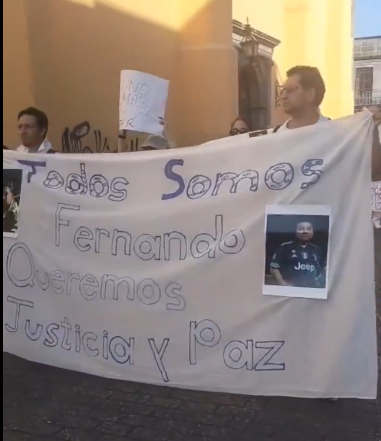 Enfermeros del IMSS marchan por seguridad tras agresión a compañero en Amozoc