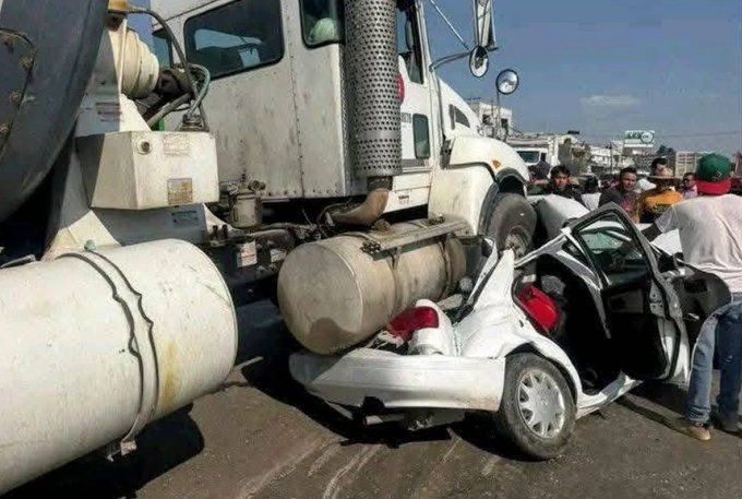 Trágico Accidente en Carretera Federal Puebla-Tehuacán: Revolvedora Aplasta Tsuru y Deja Dos Mujeres Muertas en Chachapa, Amozoc