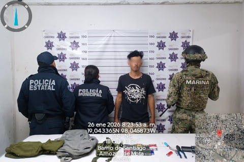 Detienen a Juan Diego N. por robo con violencia a OXXO en Amozoc; aseguraron artículos robados y objeto similar a arma de fuego